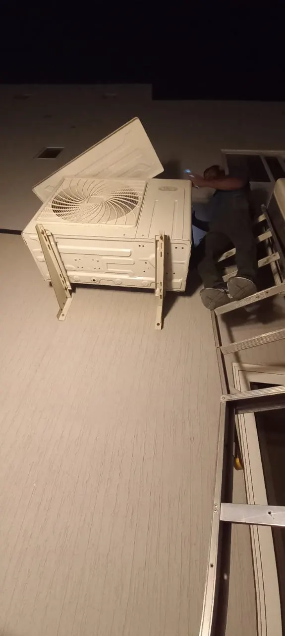 Outdoor AC unit installation by Samra Facilities in Dubai