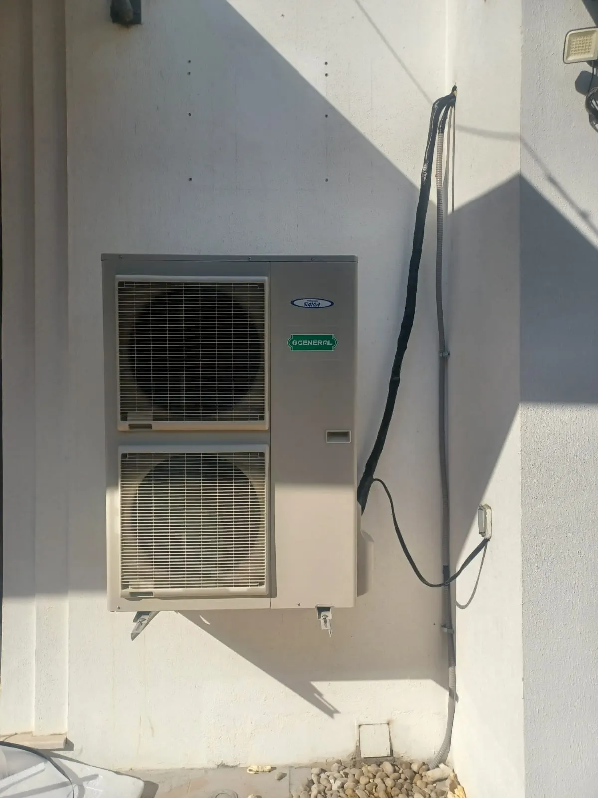 Outdoor AC unit installation in a Dubai building by Samra Facilities