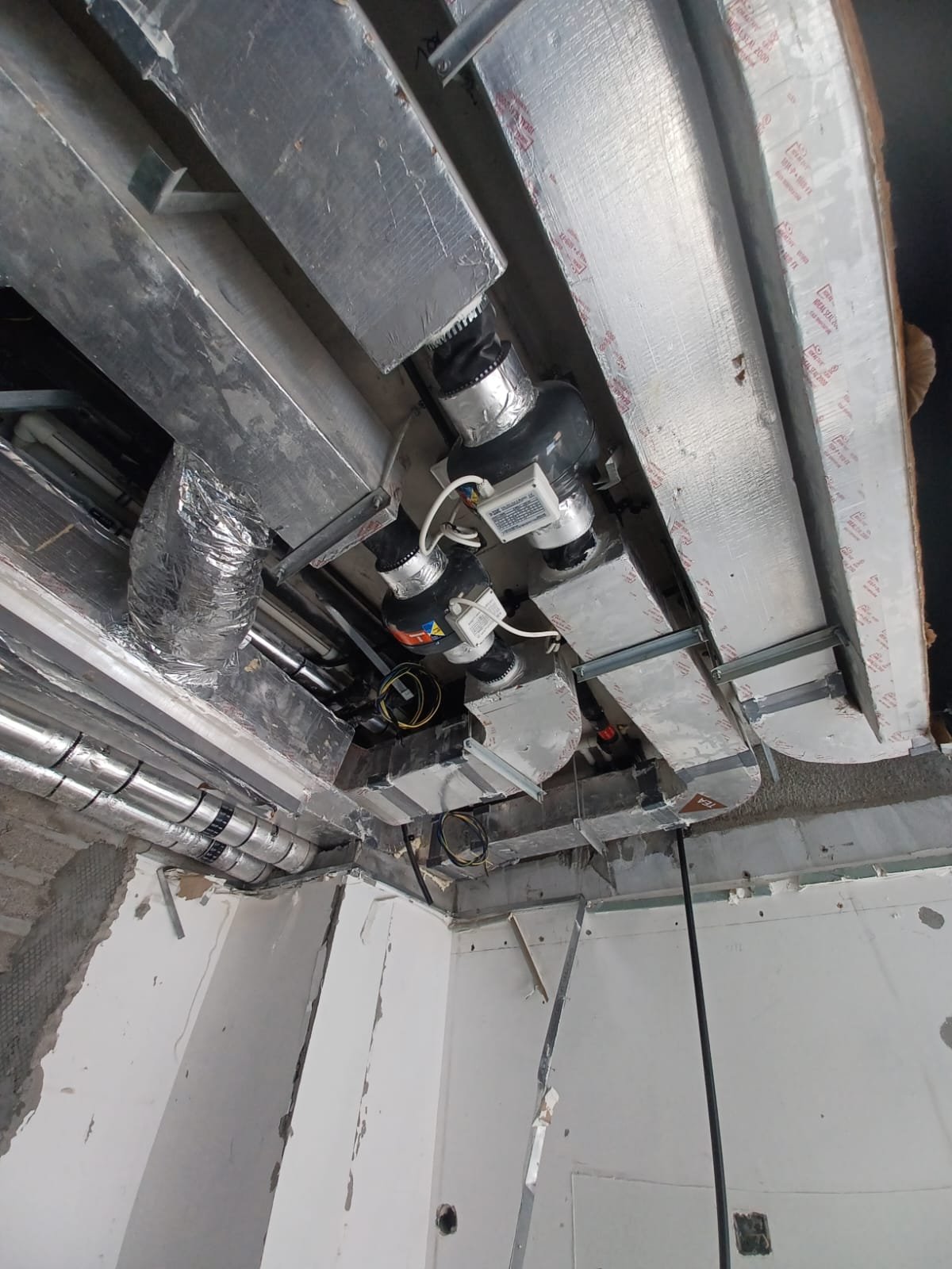 Duct installation in Dubai by Samra Fitouts — job 4