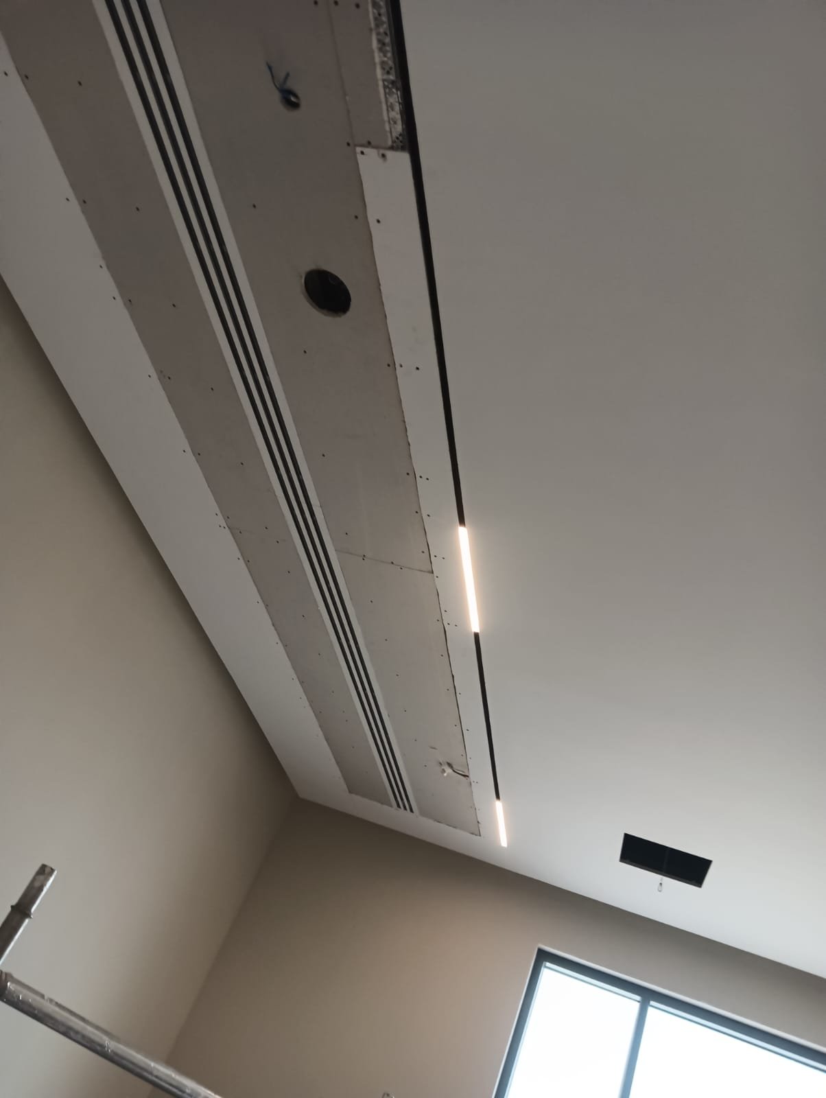 Duct installation in Dubai by Samra Fitouts — job 27