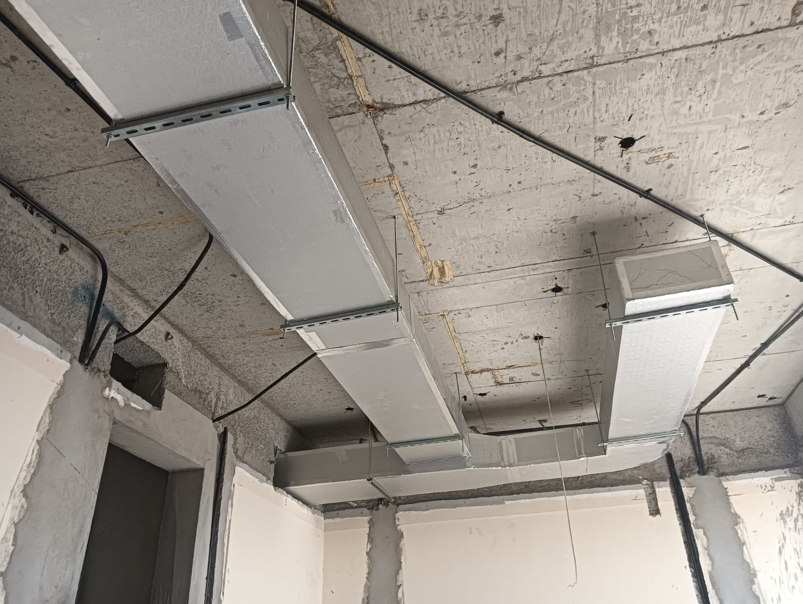 Duct installation in Dubai by Samra Fitouts — job 28
