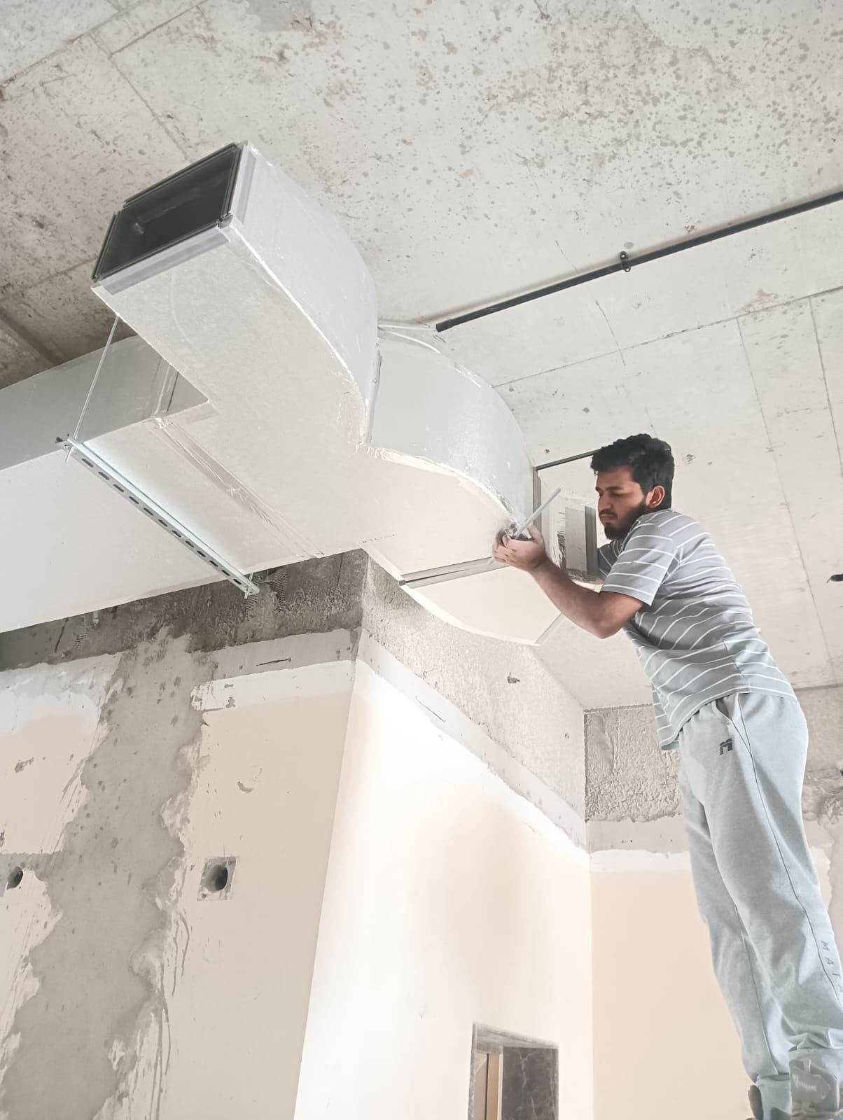 Duct installation in Dubai by Samra Fitouts — job 30